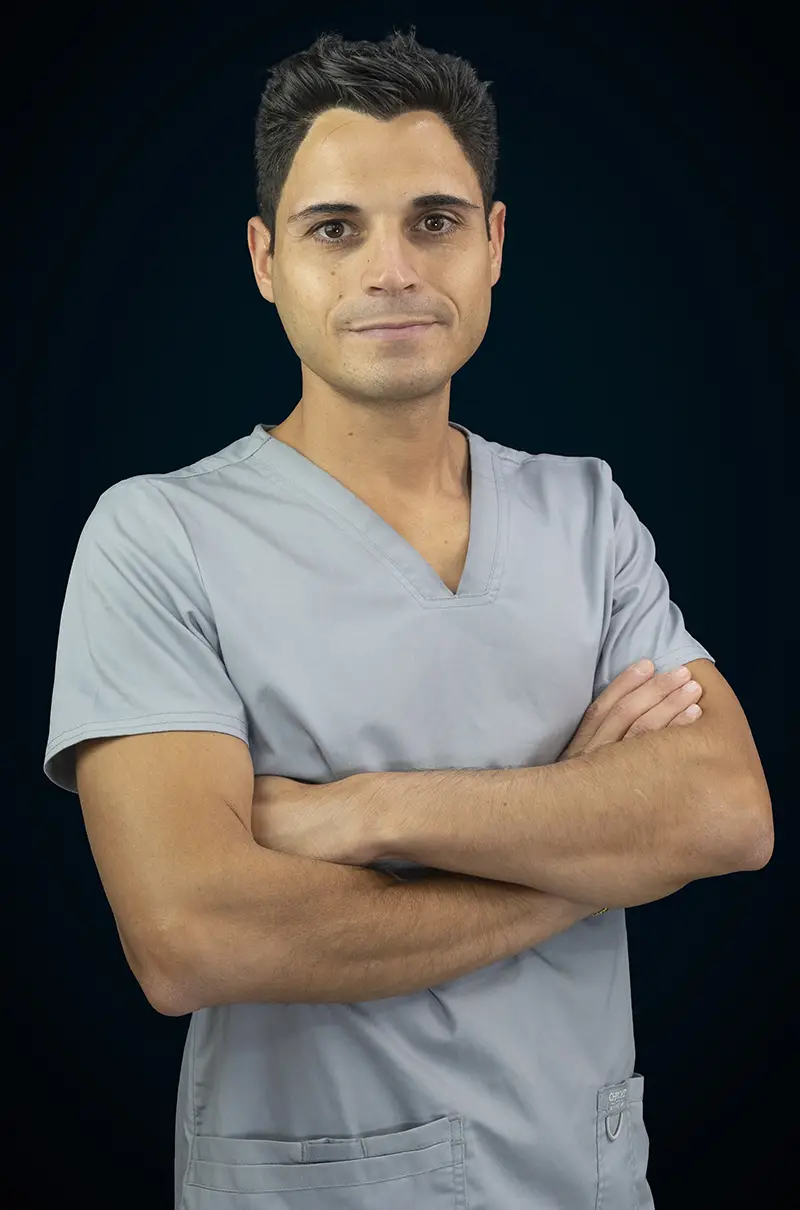 Arturo Quijada, odontólogo general y estética dental en Clínicas Sanium
