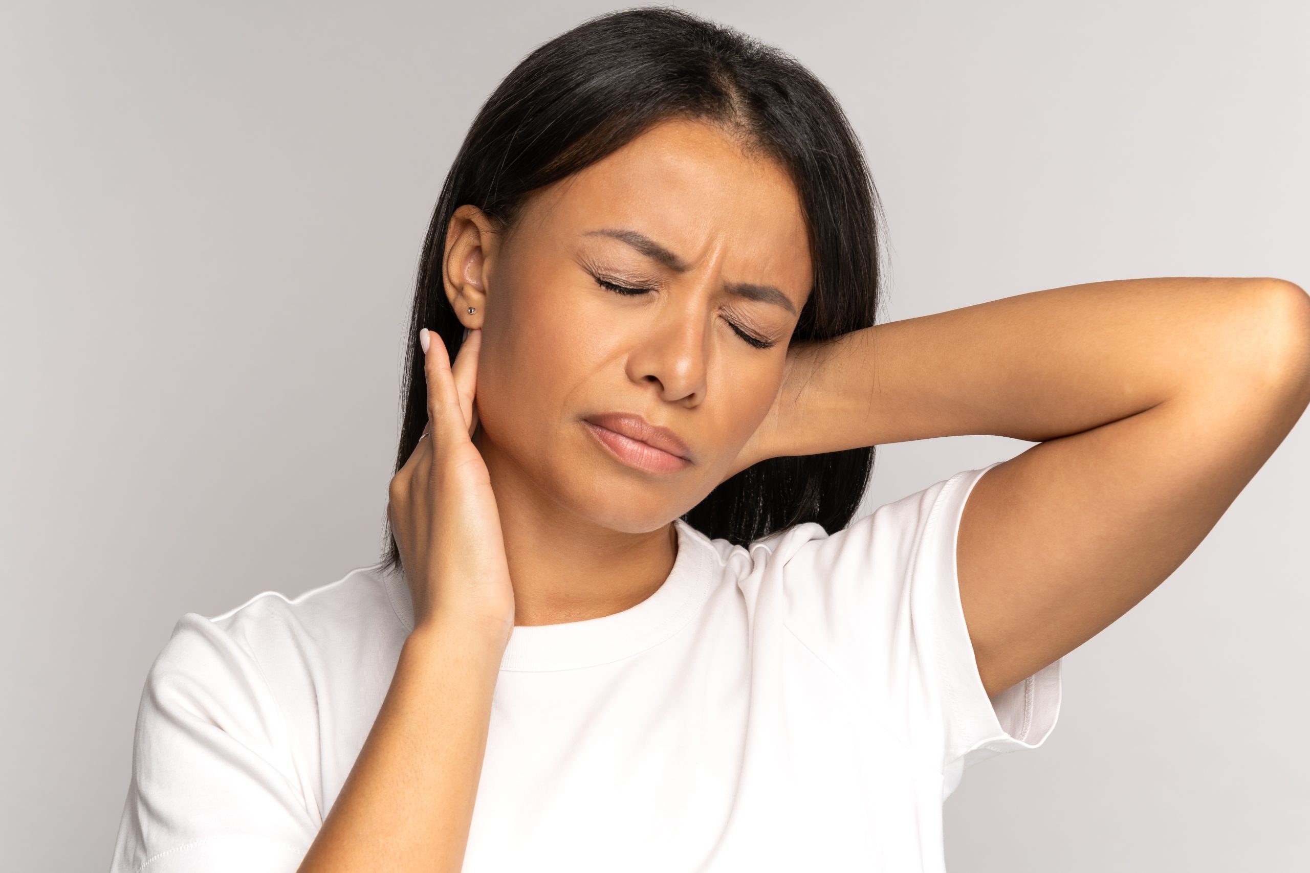 Descuidar tus dientes provoca dolor de cuello y espalda